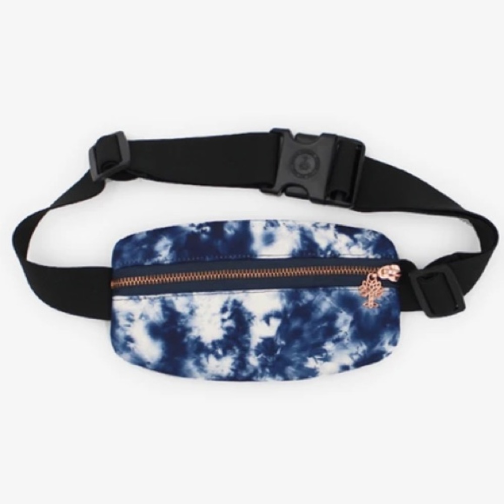 Oak and Reed TRAVERSE BELT BAG
COLOR -Blue Tie Dye